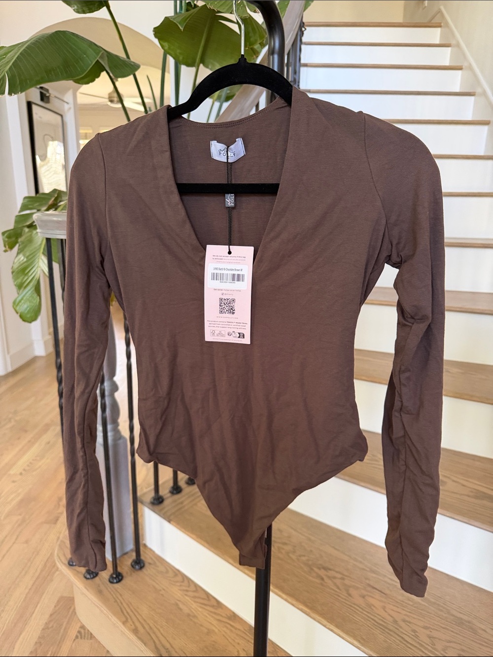 NWT Oh Polly Women’s Brown V-Neck Long Sleeve Bodysuit (size M) has stretch